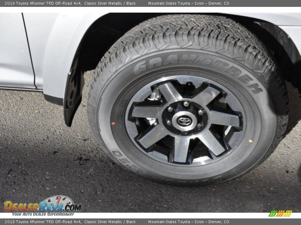 2019 Toyota 4Runner TRD Off-Road 4x4 Classic Silver Metallic / Black Photo #36