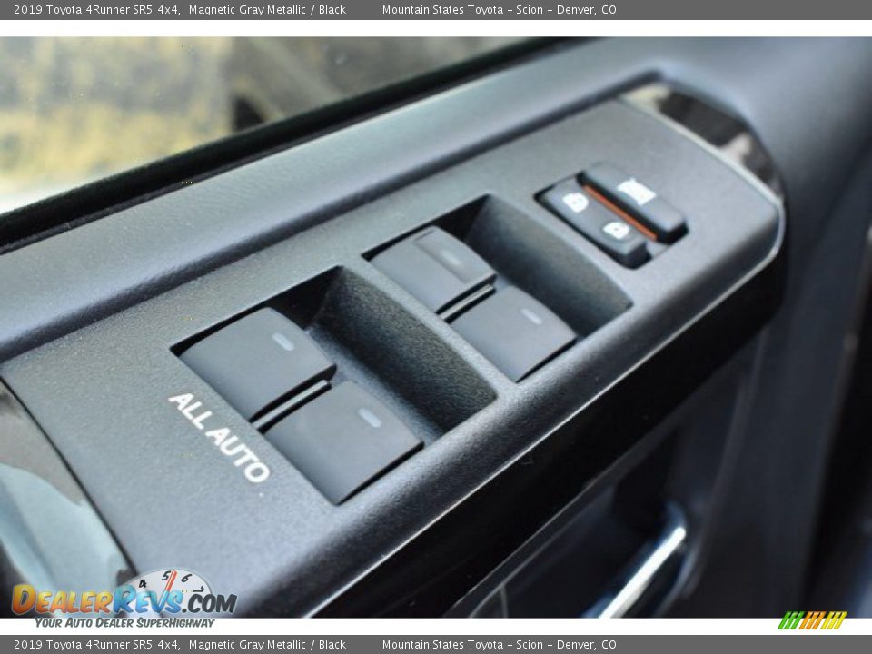 Controls of 2019 Toyota 4Runner SR5 4x4 Photo #24