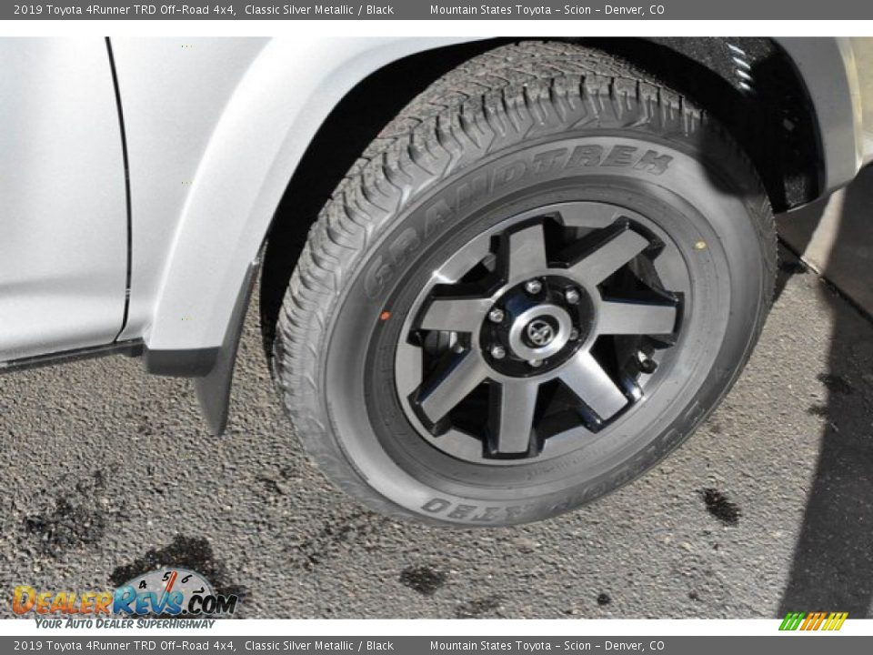 2019 Toyota 4Runner TRD Off-Road 4x4 Classic Silver Metallic / Black Photo #35