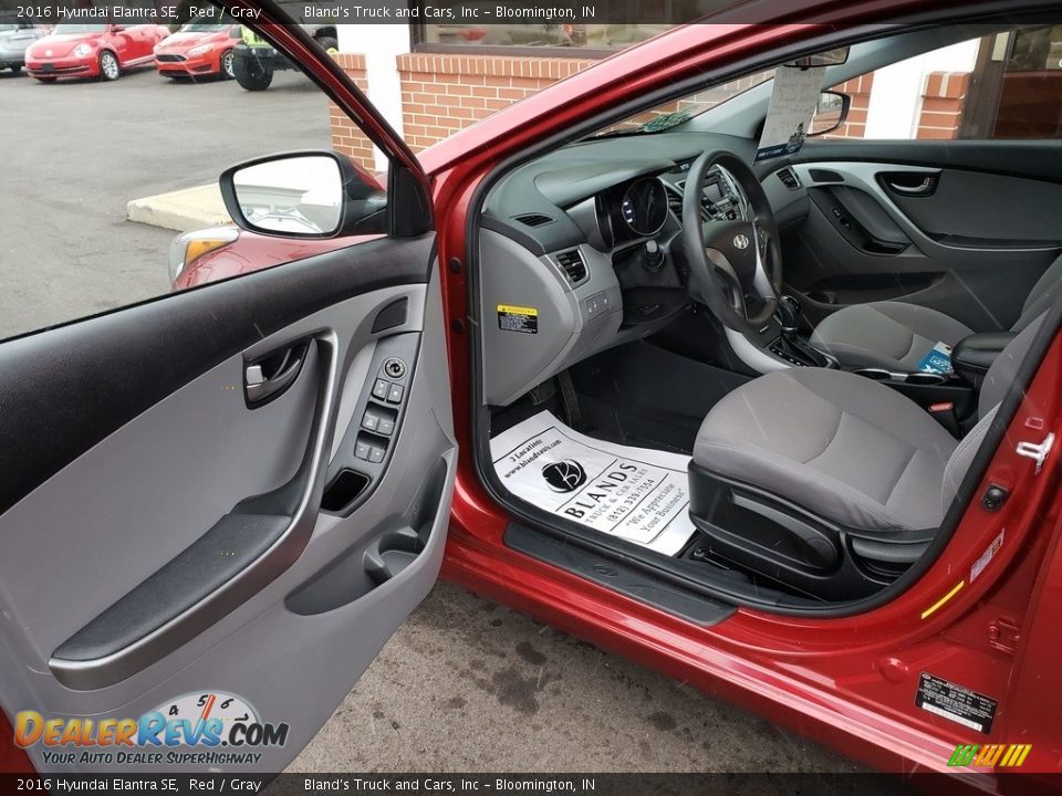 2016 Hyundai Elantra SE Red / Gray Photo #3