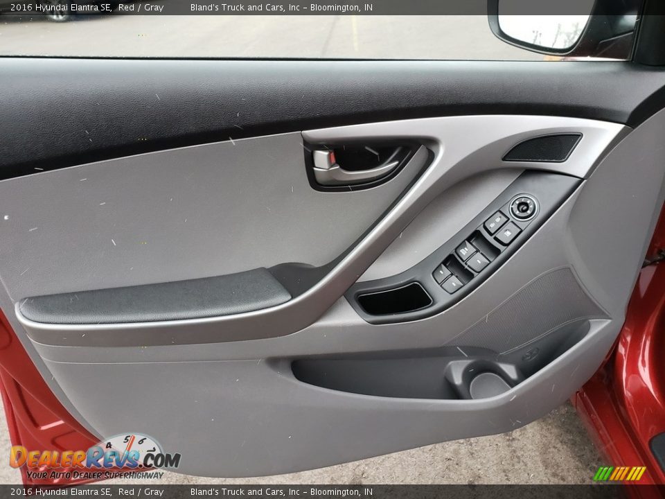 2016 Hyundai Elantra SE Red / Gray Photo #4