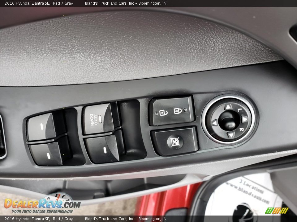 2016 Hyundai Elantra SE Red / Gray Photo #5