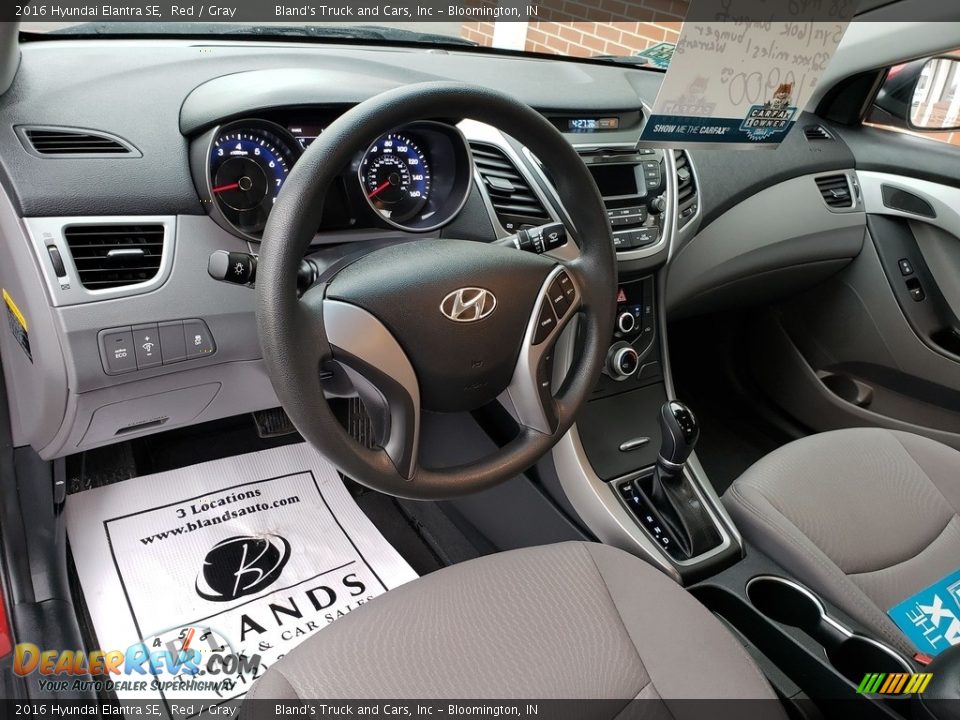 2016 Hyundai Elantra SE Red / Gray Photo #8