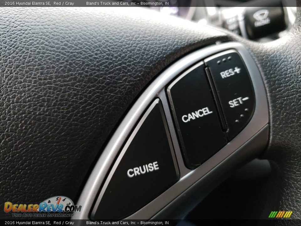 2016 Hyundai Elantra SE Red / Gray Photo #11