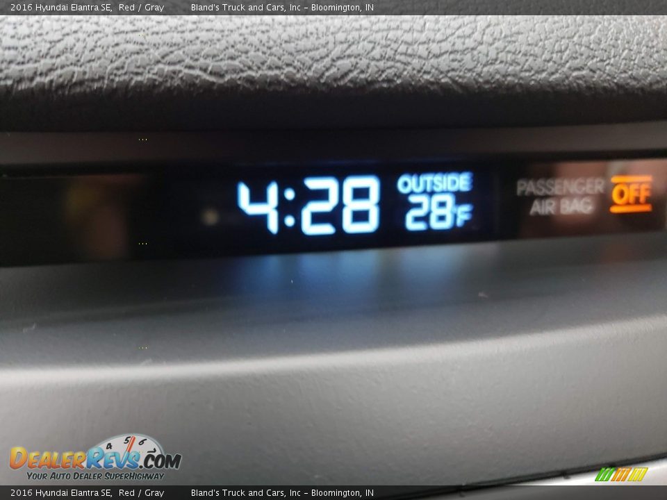 2016 Hyundai Elantra SE Red / Gray Photo #16