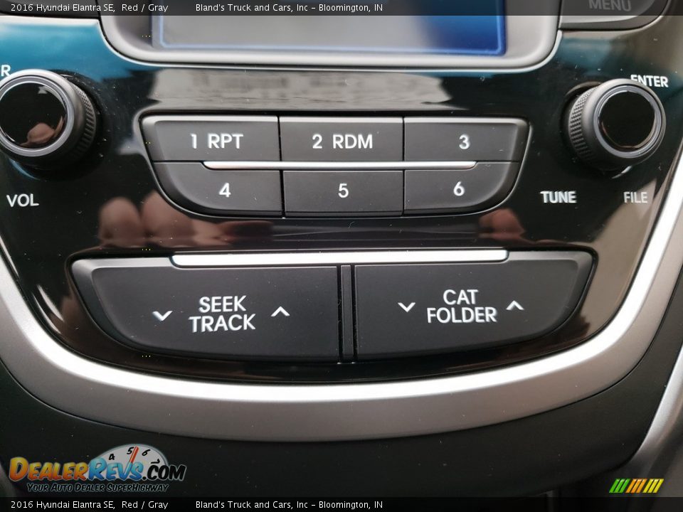 2016 Hyundai Elantra SE Red / Gray Photo #18