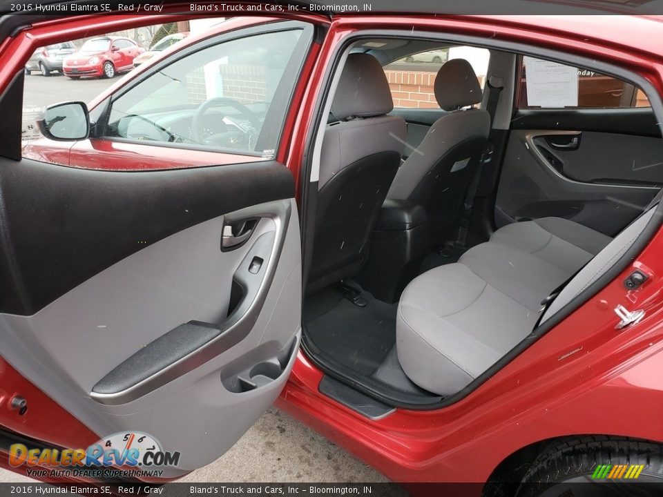 2016 Hyundai Elantra SE Red / Gray Photo #23