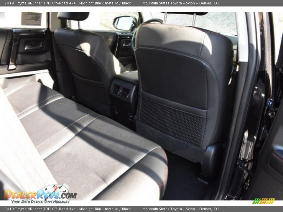 2019 Toyota 4Runner TRD Off-Road 4x4 Midnight Black metallic / Black Photo #17