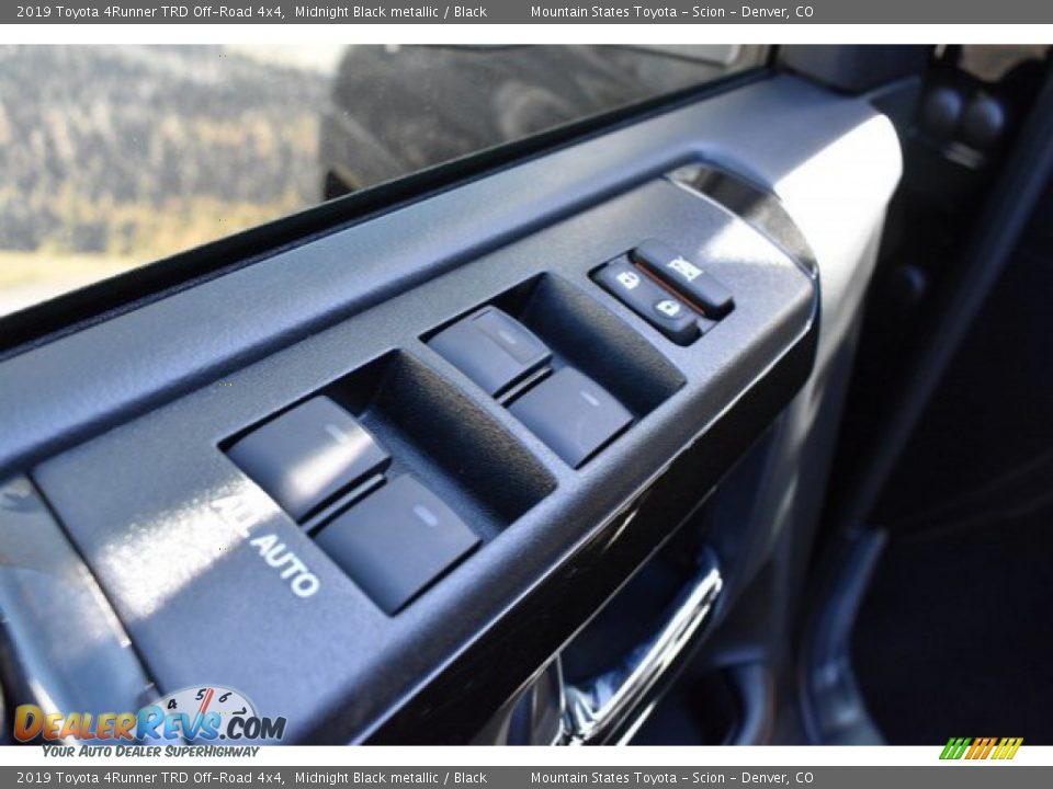 2019 Toyota 4Runner TRD Off-Road 4x4 Midnight Black metallic / Black Photo #24