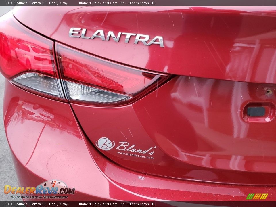 2016 Hyundai Elantra SE Red / Gray Photo #29