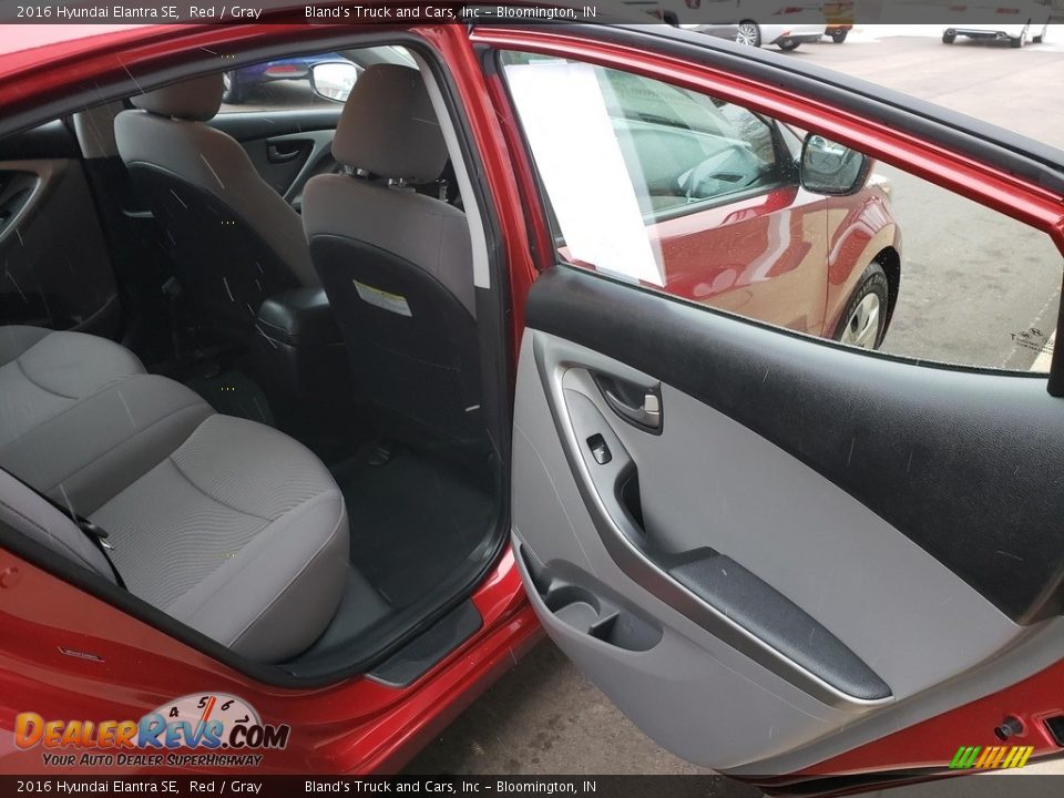 2016 Hyundai Elantra SE Red / Gray Photo #34