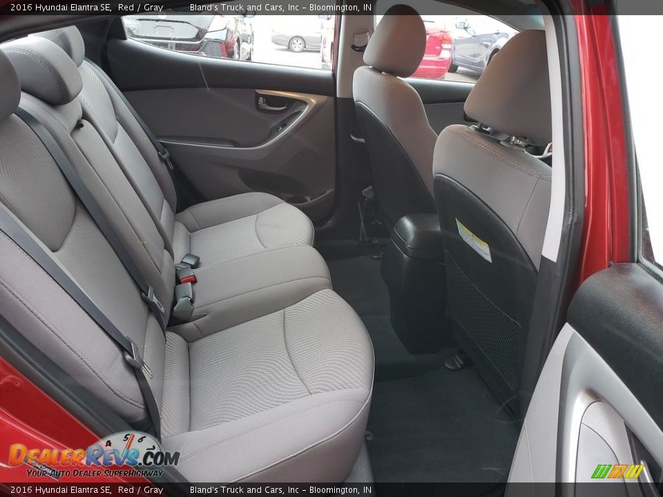 2016 Hyundai Elantra SE Red / Gray Photo #35