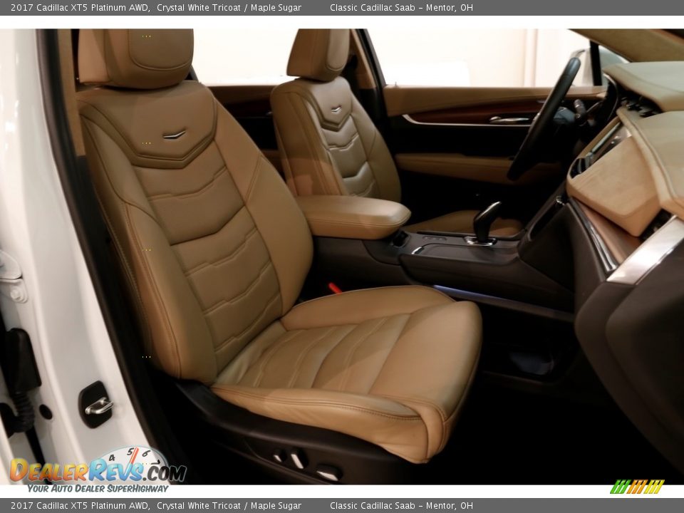 2017 Cadillac XT5 Platinum AWD Crystal White Tricoat / Maple Sugar Photo #18