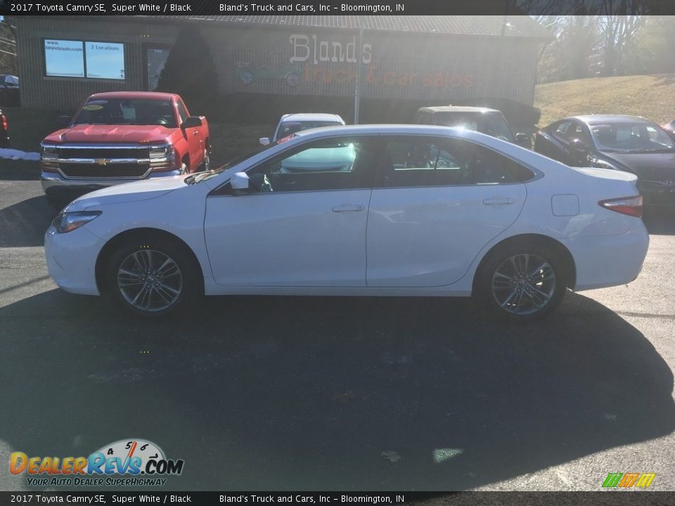 2017 Toyota Camry SE Super White / Black Photo #2