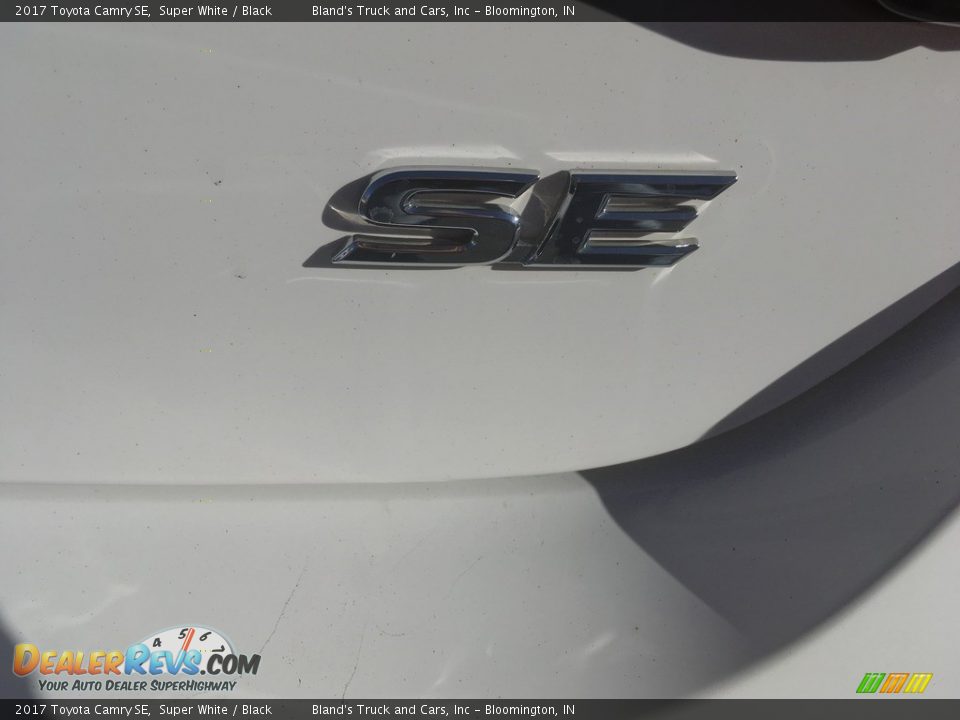 2017 Toyota Camry SE Super White / Black Photo #4