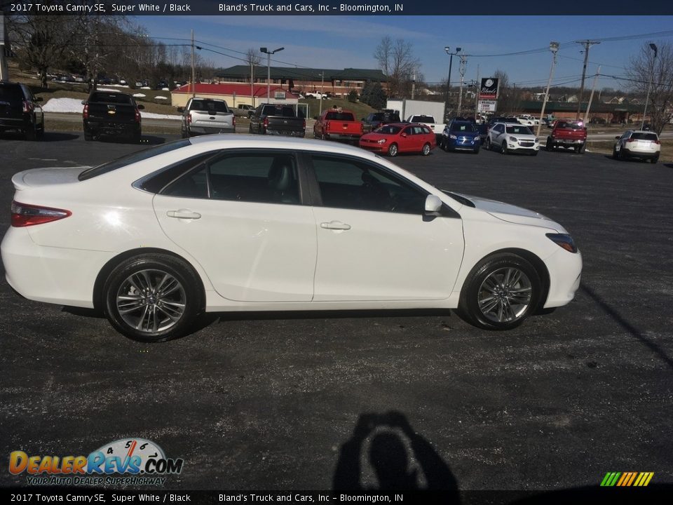 2017 Toyota Camry SE Super White / Black Photo #7