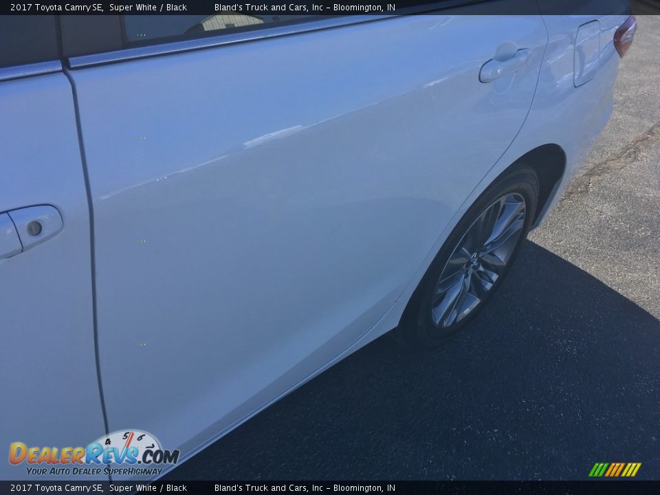 2017 Toyota Camry SE Super White / Black Photo #11