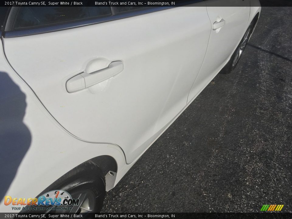 2017 Toyota Camry SE Super White / Black Photo #15
