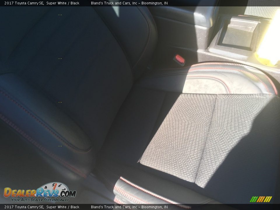 2017 Toyota Camry SE Super White / Black Photo #20