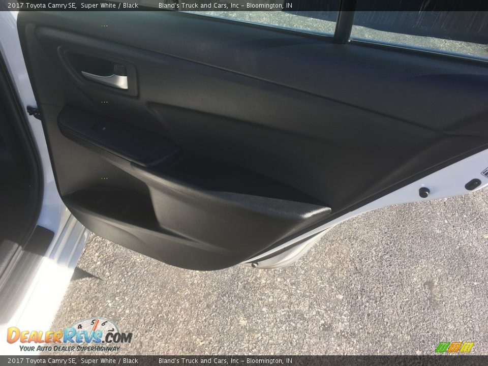 2017 Toyota Camry SE Super White / Black Photo #22