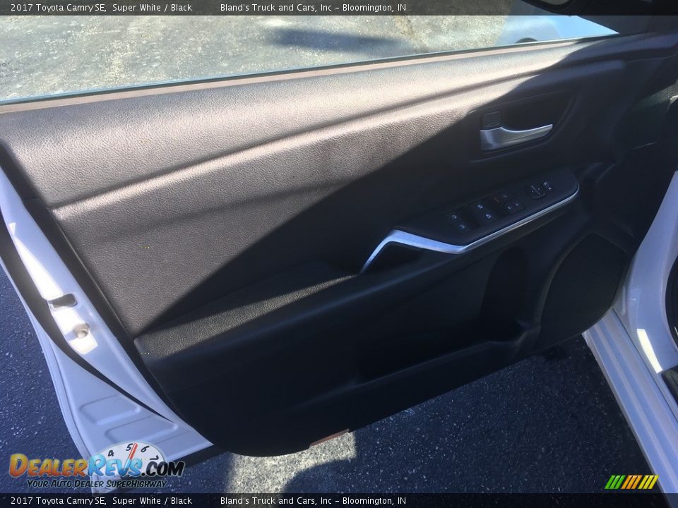 2017 Toyota Camry SE Super White / Black Photo #25