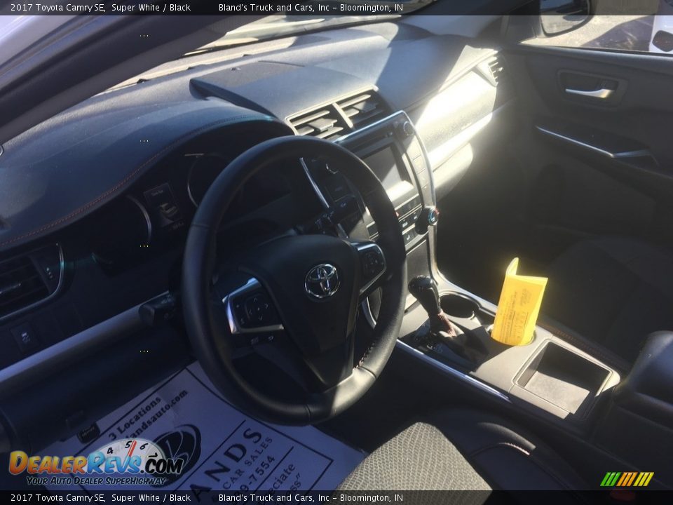 2017 Toyota Camry SE Super White / Black Photo #27