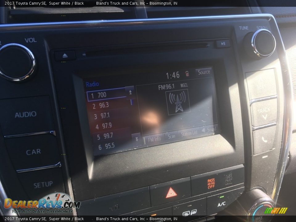 2017 Toyota Camry SE Super White / Black Photo #31