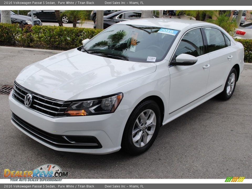 2016 Volkswagen Passat S Sedan Pure White / Titan Black Photo #4