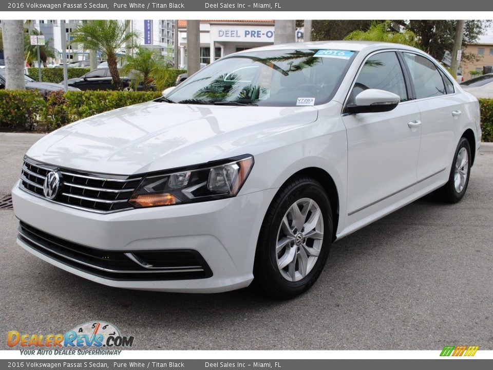 2016 Volkswagen Passat S Sedan Pure White / Titan Black Photo #5