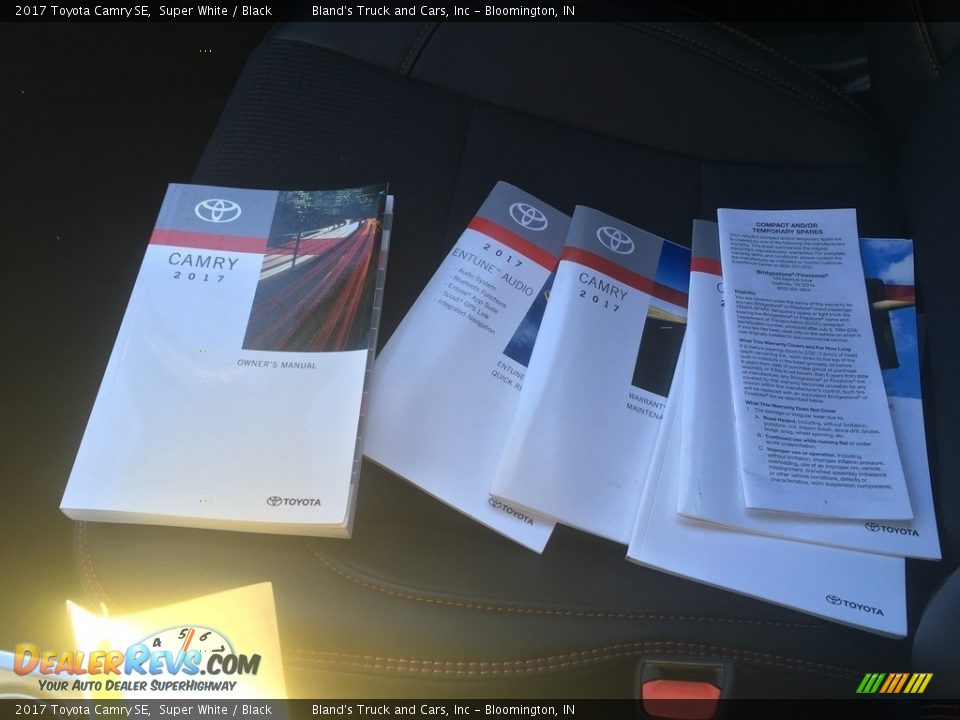 2017 Toyota Camry SE Super White / Black Photo #36