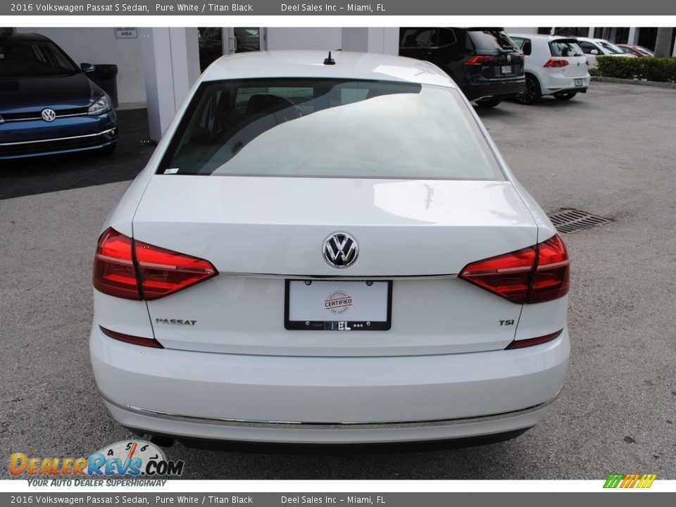 2016 Volkswagen Passat S Sedan Pure White / Titan Black Photo #8