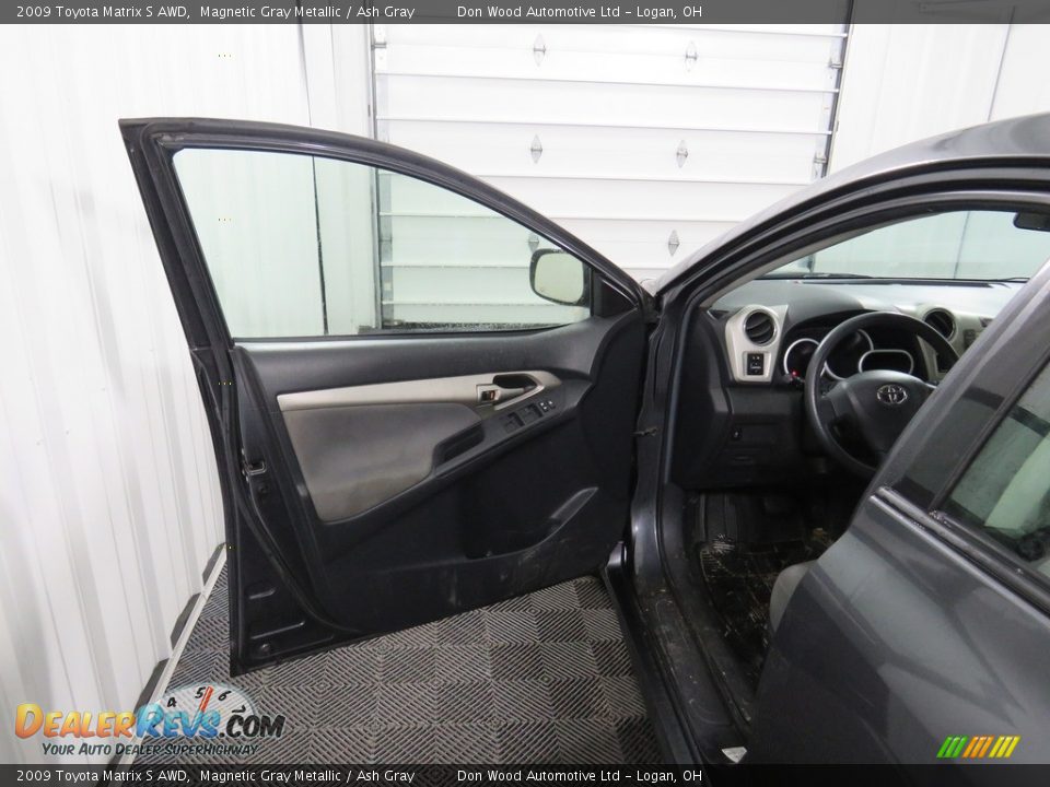 2009 Toyota Matrix S AWD Magnetic Gray Metallic / Ash Gray Photo #15