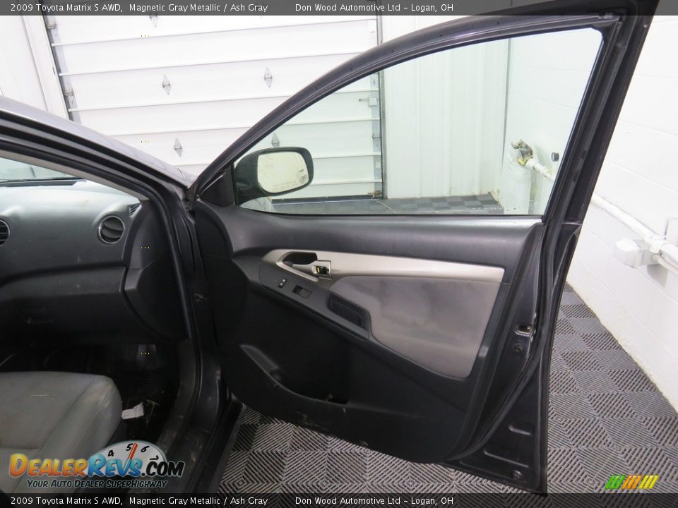 2009 Toyota Matrix S AWD Magnetic Gray Metallic / Ash Gray Photo #24