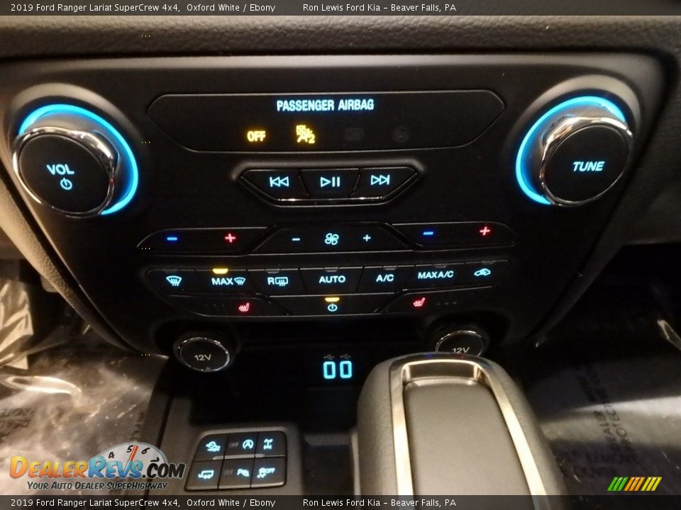 Controls of 2019 Ford Ranger Lariat SuperCrew 4x4 Photo #19