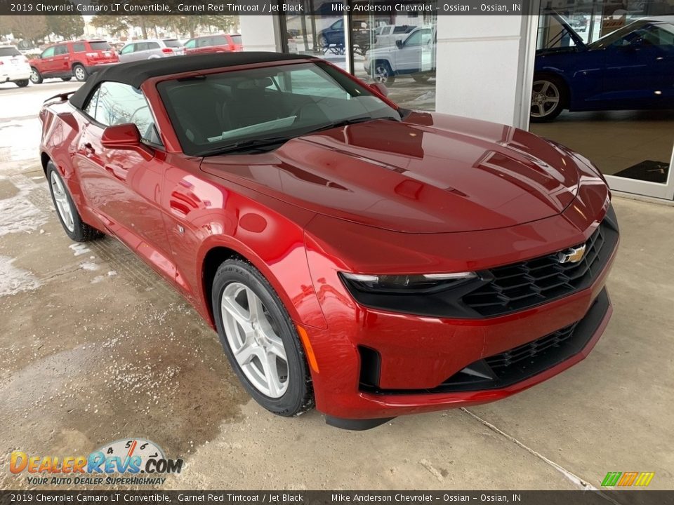Front 3/4 View of 2019 Chevrolet Camaro LT Convertible Photo #1
