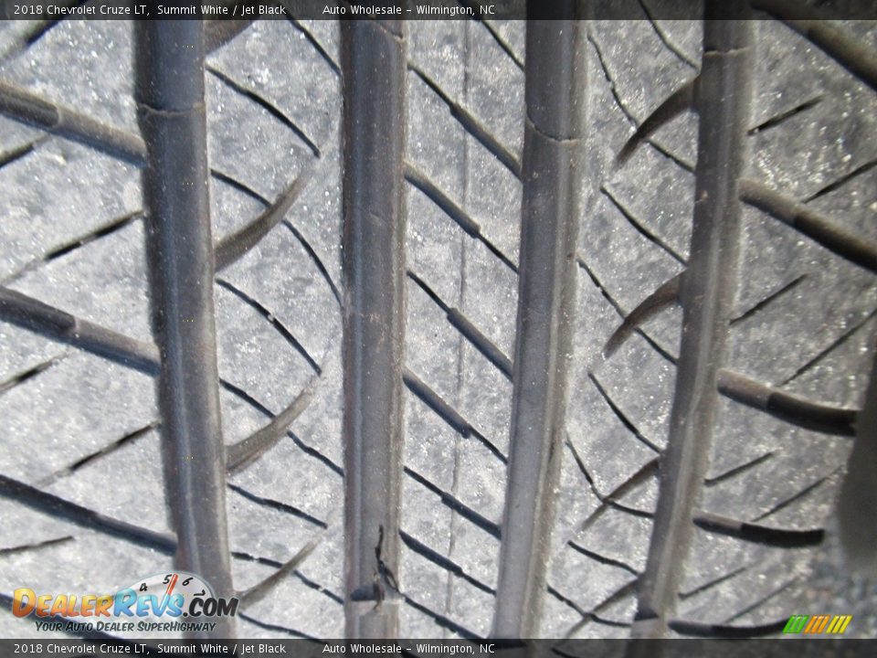 2018 Chevrolet Cruze LT Summit White / Jet Black Photo #9