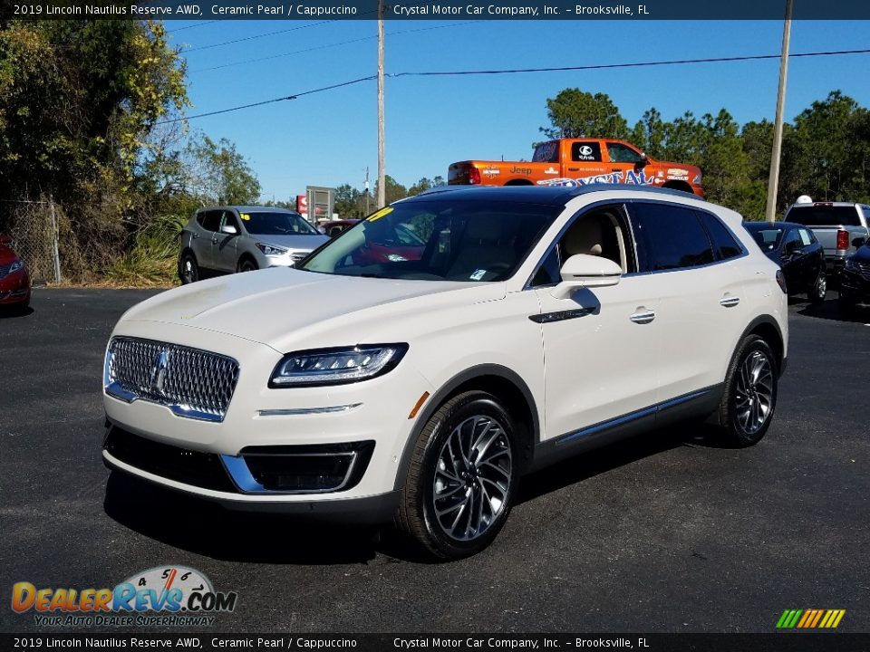 Front 3/4 View of 2019 Lincoln Nautilus Reserve AWD Photo #1