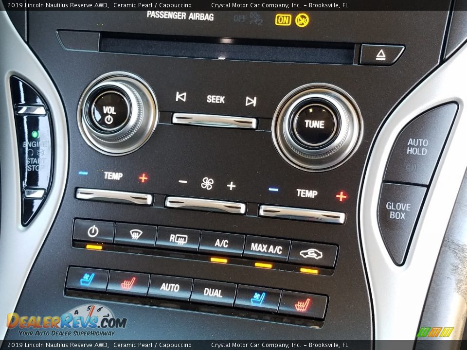 Controls of 2019 Lincoln Nautilus Reserve AWD Photo #16