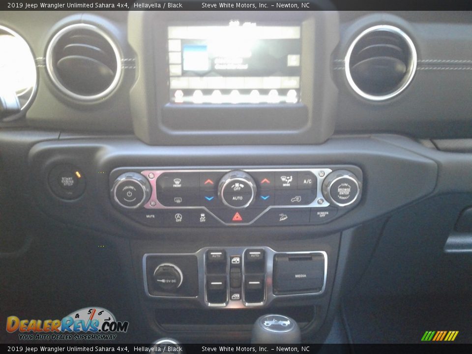 2019 Jeep Wrangler Unlimited Sahara 4x4 Hellayella / Black Photo #19