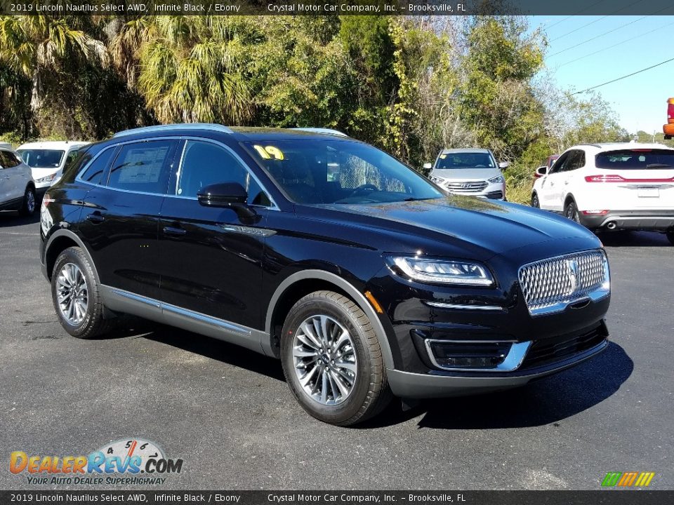 Front 3/4 View of 2019 Lincoln Nautilus Select AWD Photo #7