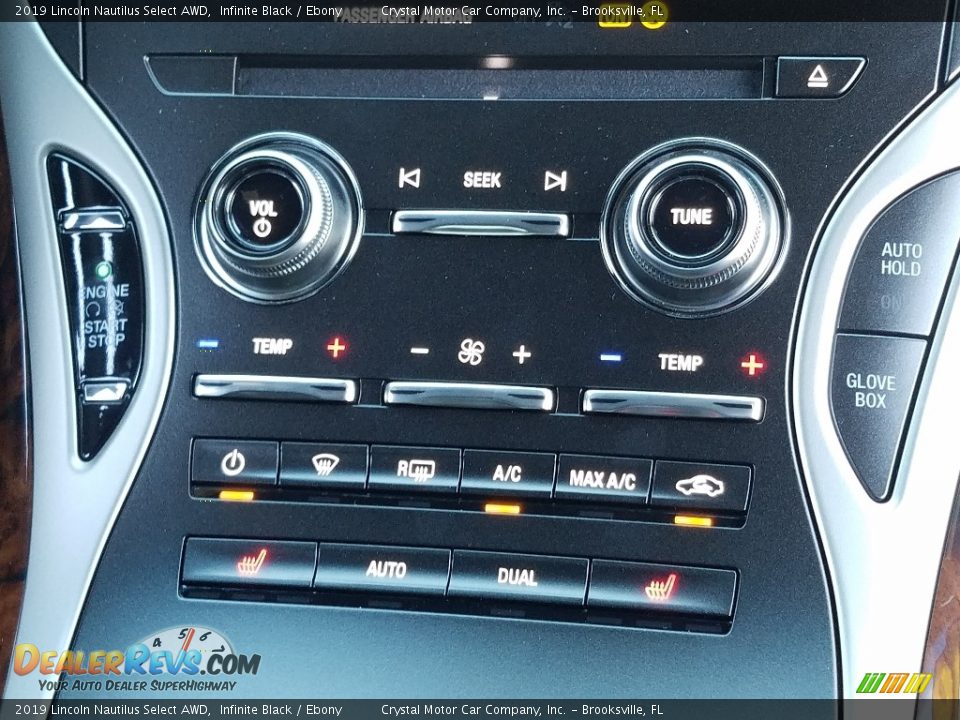 Controls of 2019 Lincoln Nautilus Select AWD Photo #16