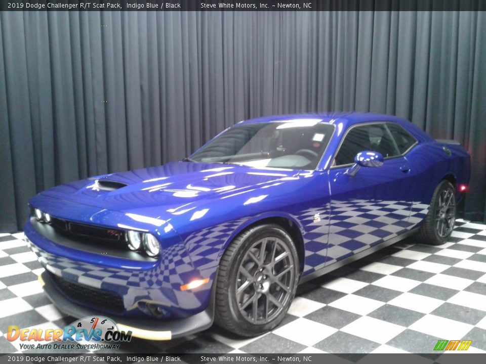 Front 3/4 View of 2019 Dodge Challenger R/T Scat Pack Photo #2