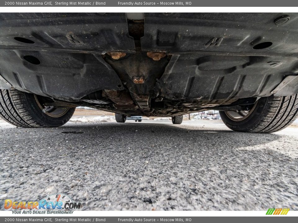 2000 Nissan Maxima GXE Sterling Mist Metallic / Blond Photo #10