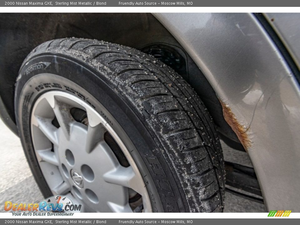 2000 Nissan Maxima GXE Sterling Mist Metallic / Blond Photo #12