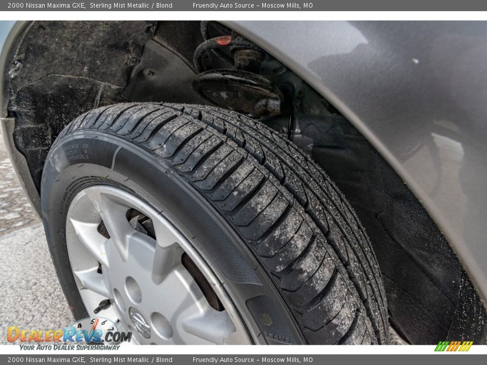 2000 Nissan Maxima GXE Sterling Mist Metallic / Blond Photo #15