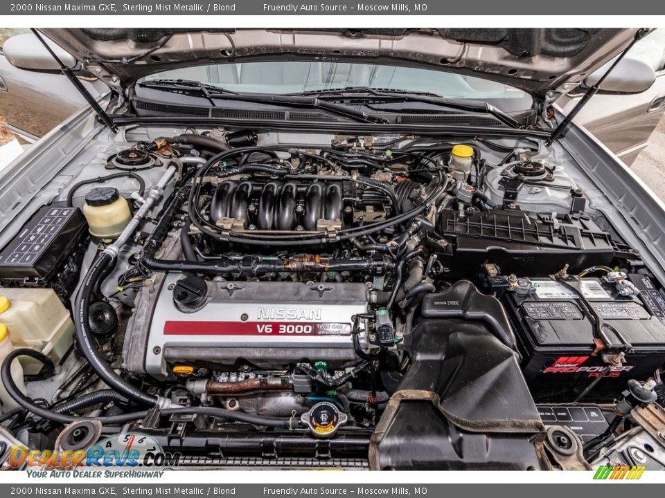 2000 Nissan Maxima GXE Sterling Mist Metallic / Blond Photo #16