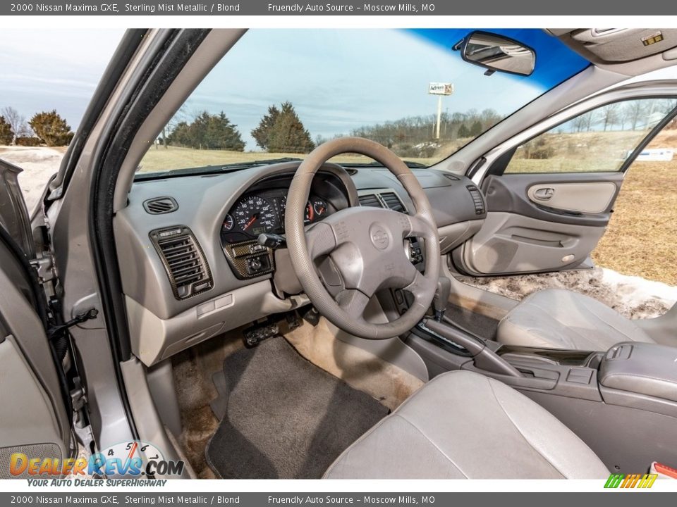 2000 Nissan Maxima GXE Sterling Mist Metallic / Blond Photo #19
