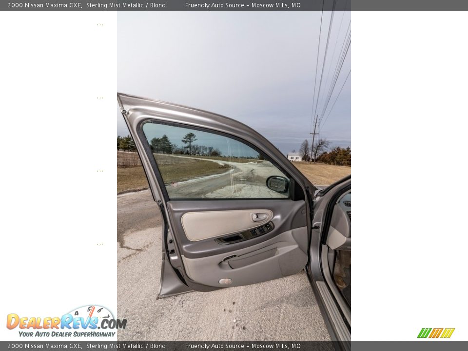 2000 Nissan Maxima GXE Sterling Mist Metallic / Blond Photo #21