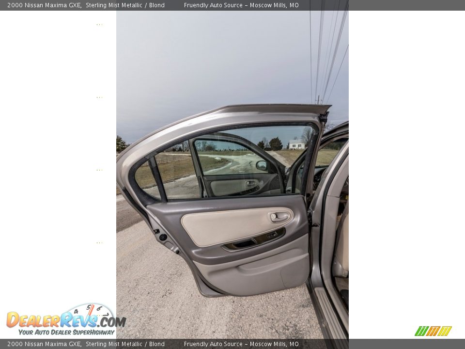2000 Nissan Maxima GXE Sterling Mist Metallic / Blond Photo #22