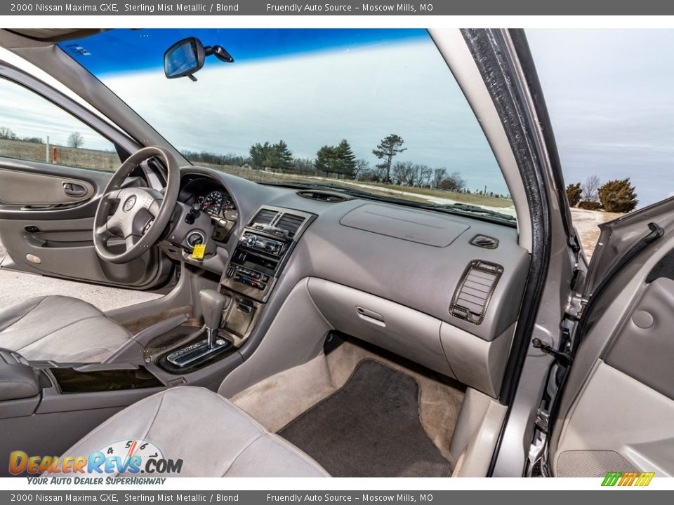 2000 Nissan Maxima GXE Sterling Mist Metallic / Blond Photo #27